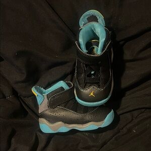 Jordan Kids Black and Teal Sneakers